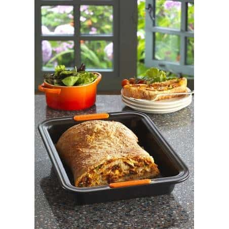 Le Creuset Toughened Non-Stick Bakeware Rectangular Cake Tin 33 cm - Mimocook