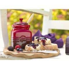 Le Creuset Stoneware Berry Jam Jar with Silicone Spreader - Mimocook