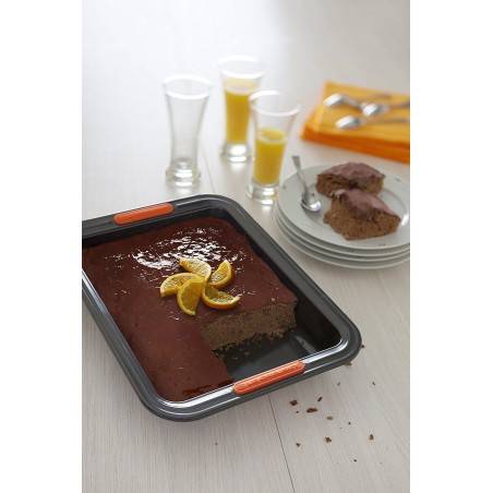 Le Creuset Toughened Non-Stick Bakeware Rectangular Cake Tin - 28 cm - Mimocook