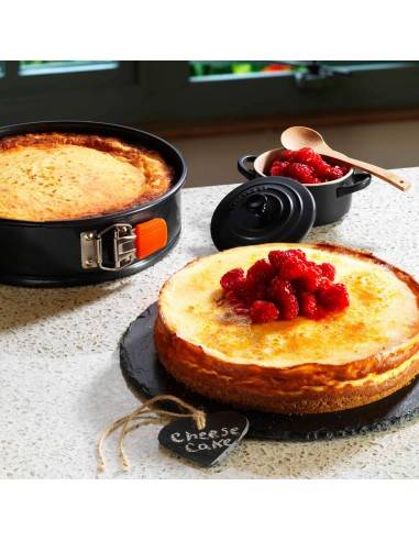 Le Creuset Toughened Non-Stick Bakeware Springform Round Cake Tin - 20 cm - Mimocook