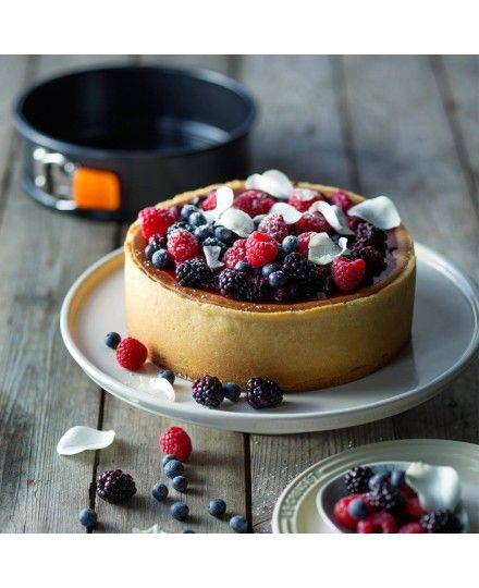 Le Creuset Toughened Non-Stick Bakeware Springform Round Cake Tin - 20 cm | Le Creuset | Mimocook