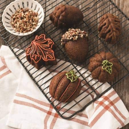 Forma Autumn Treats Cakelet Pan da Nordic Ware - Mimocook