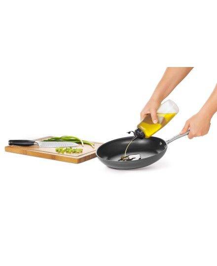 OXO Good Grips Large Squeeze Bottle | OXO | Mimocook