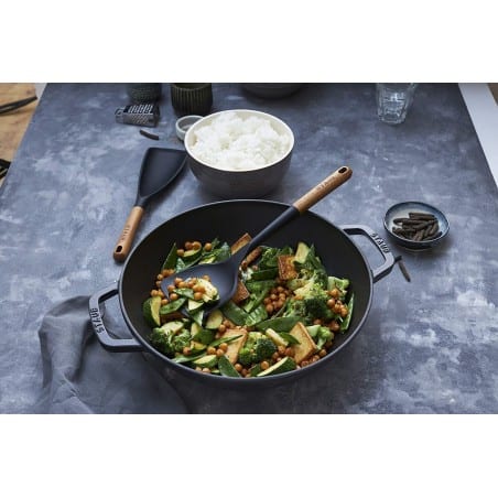 Espátula wok de madeira e silicone 31cm da Staub - Mimocook