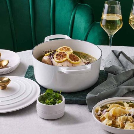 Le Creuset 24cm Runder Bräter mit schwarzer Innenemaille aus Gusseisen