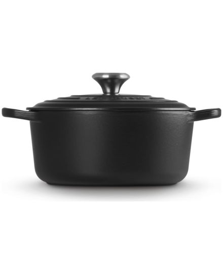 Le Creuset 24cm Runder Bräter mit schwarzer Innenemaille aus Gusseisen