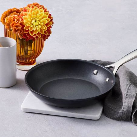 Le Creuset Toughened Non-Stick Shallow Frying Pan | Le Creuset | Mimocook