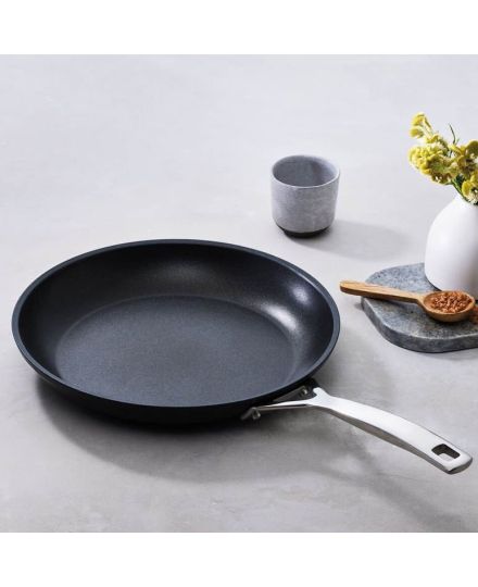 Le Creuset Aluminium-Antihaft flache Pfanne