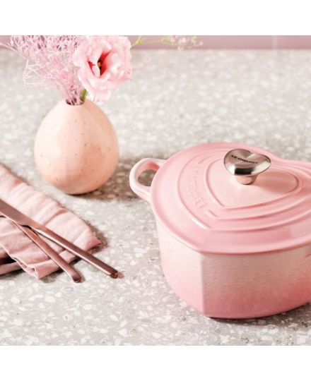 Le Creuset Herzbräter mit Herzknopf aus Gusseisen
