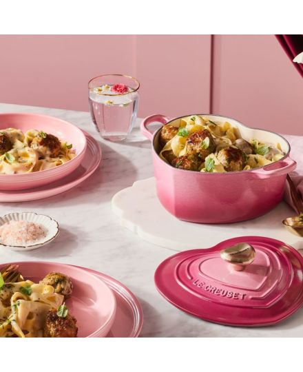 Le Creuset Herzbräter mit Herzknopf aus Gusseisen