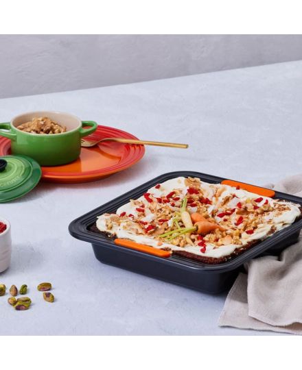 Le Creuset Toughened Non-Stick Bakeware Square Cake Tin | Le Creuset | Mimocook