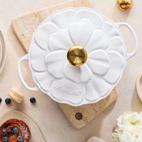 Le Creuset Cast Iron Petal Shallow 26cm Casserole | Le Creuset | Mimocook
