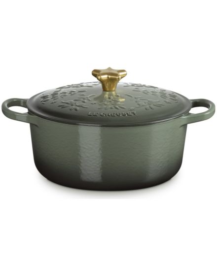 Le Creuset Round Cast Iron Casserole with Star Knob and Christmas Tree Reliefs 24 cm | Le Creuset | Mimocook