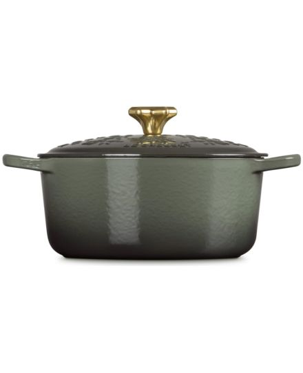 Le Creuset Round Cast Iron Casserole with Star Knob and Christmas Tree Reliefs 24 cm | Le Creuset | Mimocook