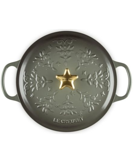 Le Creuset Runder Gusseisen-Bräter mit Sternknauf und Weihnachtsbaum-Relief 24 cm | Le Creuset | Mimocook