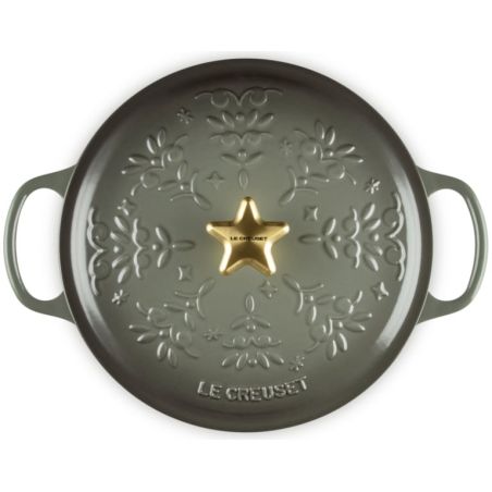Le Creuset Runder Gusseisen-Bräter mit Sternknauf und Weihnachtsbaum-Relief 24 cm | Le Creuset | Mimocook