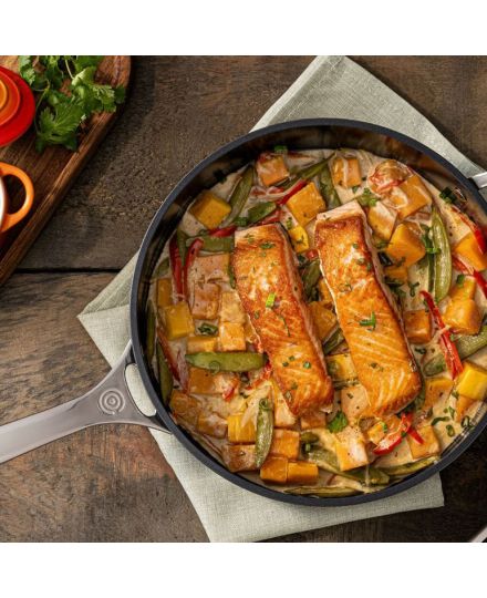 Le Creuset Ceramic Non-Stick Sauté Casserole 26 cm | Le Creuset | Mimocook