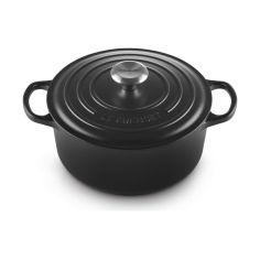 Le Creuset 24cm Runder Bräter mit schwarzer Innenemaille aus Gusseisen