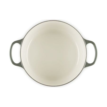 Le Creuset Runder Gusseisen-Bräter mit Sternknauf und Weihnachtsbaum-Relief 24 cm | Le Creuset | Mimocook