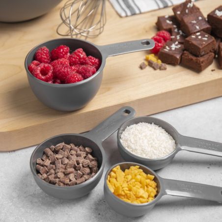 KitchenAid Set de 4 Tasses à Mesurer Gris Charcoal | KitchenAid | Mimocook
