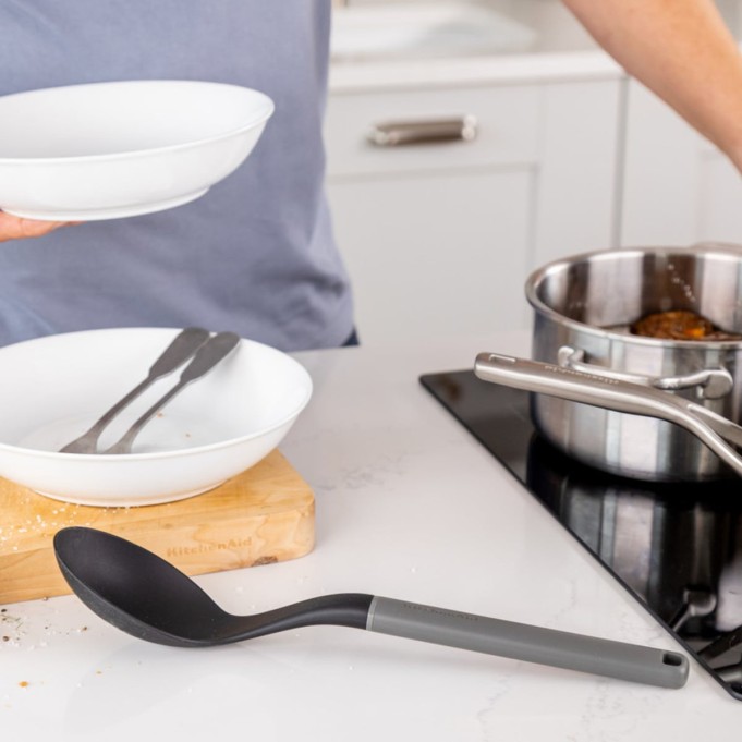 KitchenAid Cuillère de Cuisine 34 cm Gris Charcoal | KitchenAid | Mimocook