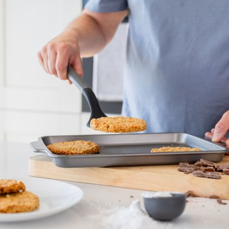 KitchenAid Spatule Pleine 34 cm Gris Charcoal | KitchenAid | Mimocook