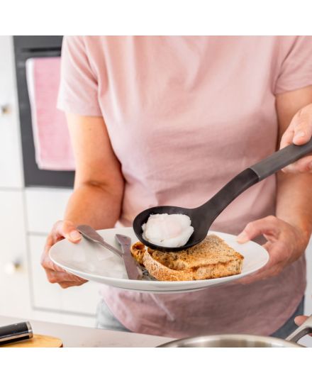 KitchenAid Cuillère Ajourée 34 cm Gris Charcoal | KitchenAid | Mimocook