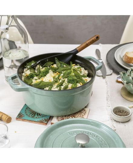Staub Round Cocotte in Enamelled Cast Iron 26cm | Staub | Mimocook