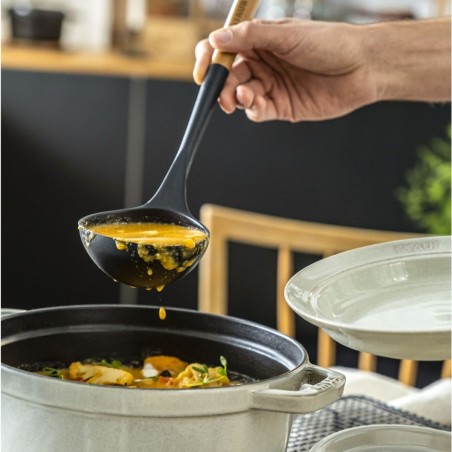 Staub Suppenkelle aus Holz und Silikon 31cm | Staub | Mimocook