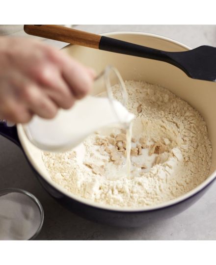Staub 30 cm Silicone Pastry scraper | Staub | Mimocook